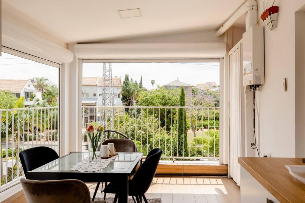 Apartamento Charming Unit With Pool And Great Amenities Rishon LeZion Exterior foto