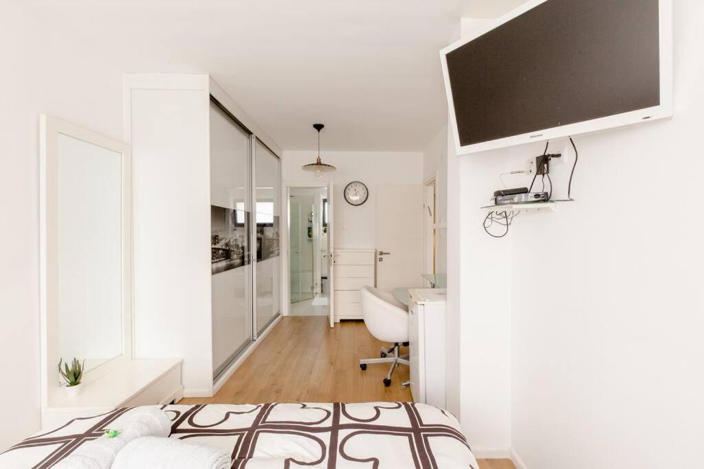 Apartamento Charming Unit With Pool And Great Amenities Rishon LeZion Exterior foto