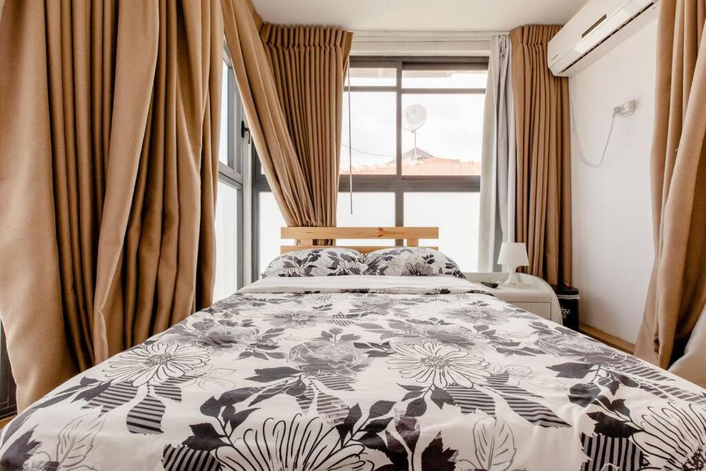 Apartamento Charming Unit With Pool And Great Amenities Rishon LeZion Exterior foto