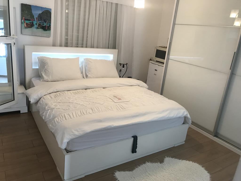 Apartamento Charming Unit With Pool And Great Amenities Rishon LeZion Exterior foto