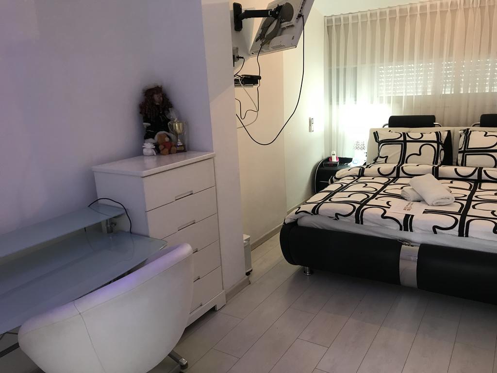 Apartamento Charming Unit With Pool And Great Amenities Rishon LeZion Exterior foto