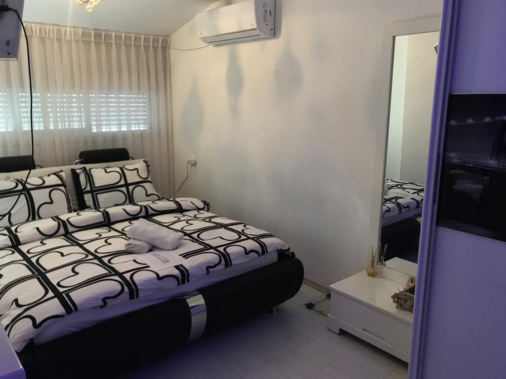 Apartamento Charming Unit With Pool And Great Amenities Rishon LeZion Exterior foto