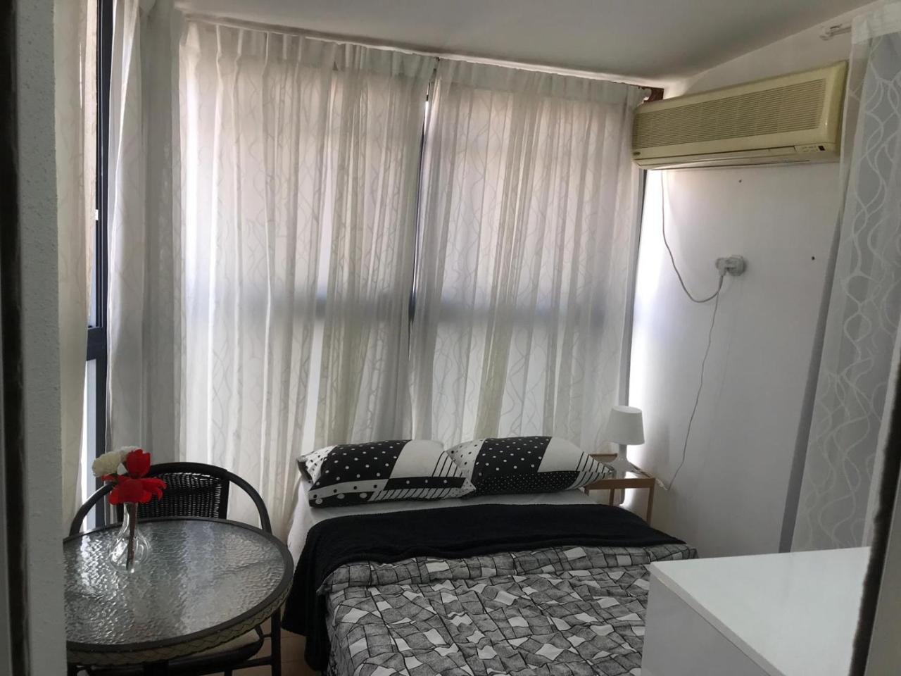 Apartamento Charming Unit With Pool And Great Amenities Rishon LeZion Exterior foto